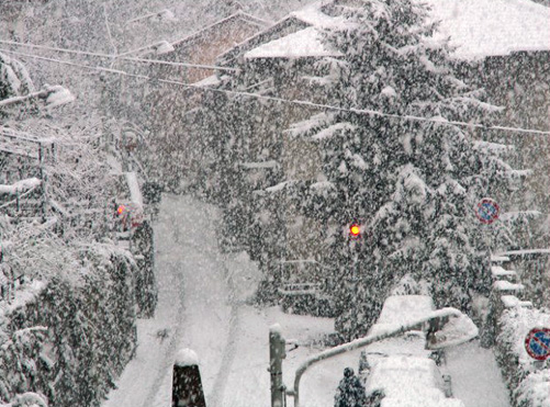 Descrizione: Descrizione: Descrizione: Descrizione: Descrizione: Descrizione: Descrizione: Descrizione: Descrizione: Descrizione: D:\backup disco E\04_II_SESTANTE_SITO\METEO\precipitazioni\neve 27-12-2006 lombardia.jpg